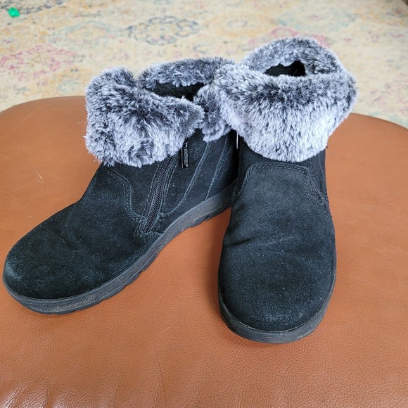 Khombu Jessica Womens Size 7 black suade and faux trim ankle boots - Picture 3 of 9